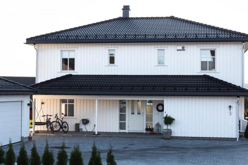 Herskapelig hus med garasje bygd av Nordbohus
